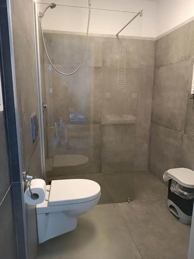 Firstroom Gdańsk 0*,